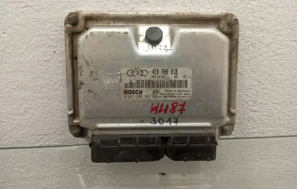 Audi A8 S8 D3 4E Engine control unit/module 4E0906018 4E0910018 0261208203