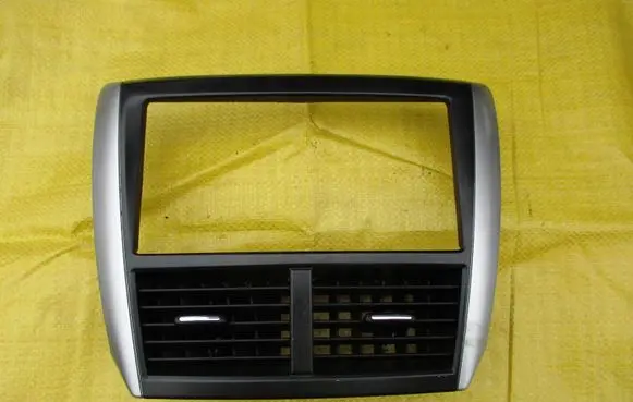 Subaru Forester SH Dash center air vent grill 66110FG020