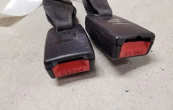 Nissan Primera Middle seatbelt buckle (rear) 88843AV700
