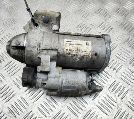BMW 1 F20 F21 Starter motor 8570849 0001172201