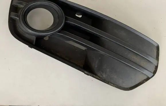 Audi Q5 SQ5 Front fog light trim/grill 8R0807682A