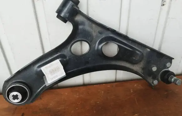 Peugeot 208 Front control arm 7A7Q04