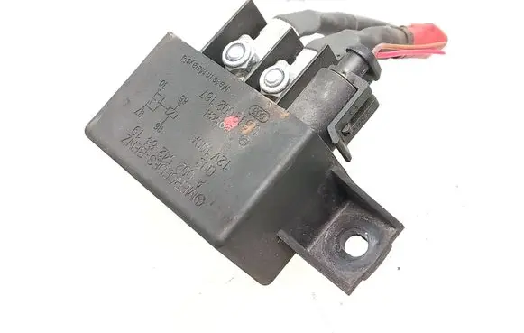 Mercedes-Benz E W211 Charging relay A0025426419 0332002167