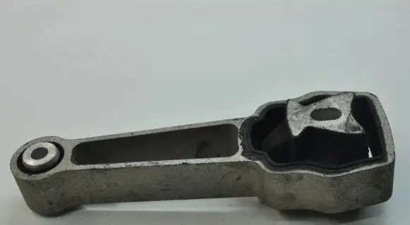 Land Rover Freelander 2 - LR2 Engine mount bracket