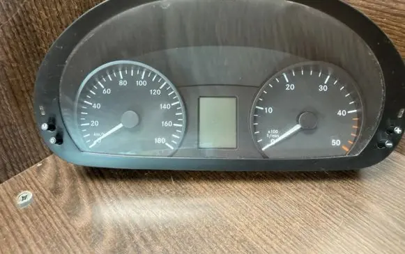 Mercedes-Benz Sprinter W906 Speedometer (instrument cluster) 9069005200 9069013400