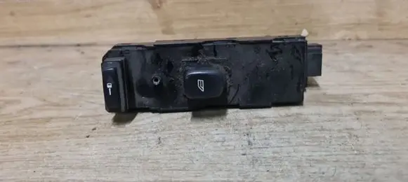 Volvo V70 Electric window control switch 30737519