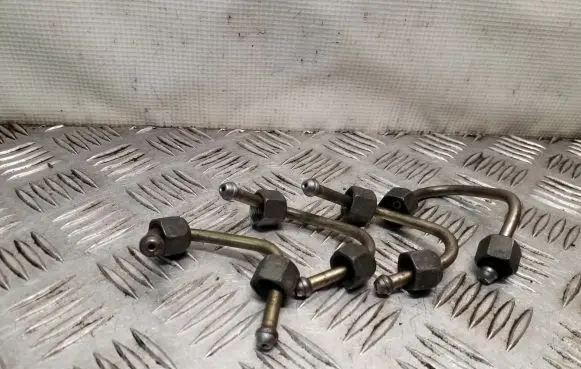 Nissan Primera Fuel injector supply line/pipe 