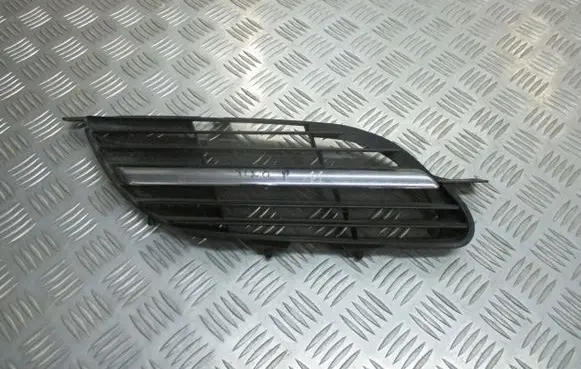 Nissan Almera Tino Front bumper upper radiator grill