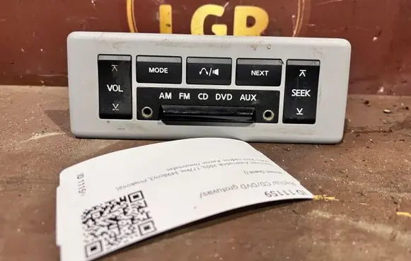 Nissan Quest Radio/CD/DVD/GPS head unit 282605Z000