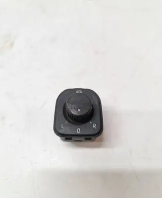 Wing mirror switch