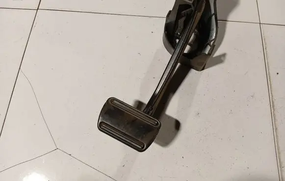 Mercedes-Benz E W212 Brake pedal PP204290074
