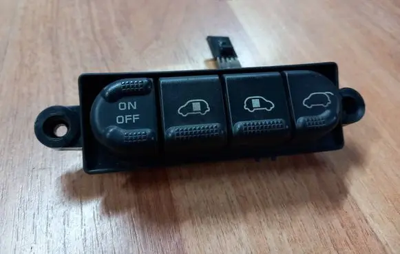 Chrysler Voyager Tailgate/boot open switch button VF8275 VF82753022