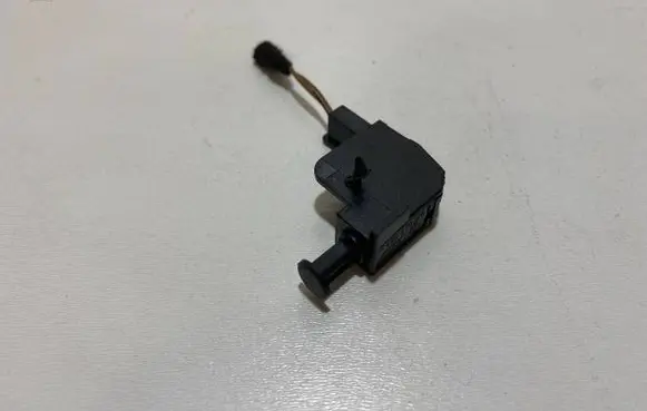 Audi A4 S4 B5 8D Hand parking brake sensor 1H0947561A