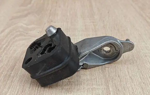 BMW X6 G06 Muffler mount bracket/holder 7935436