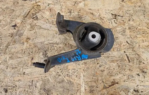 Engine mount vacuum valve