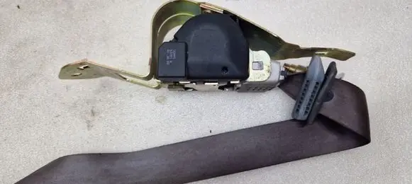 Renault Laguna I Front seatbelt 00050905A