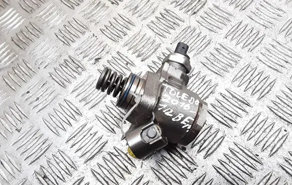 Seat Toledo IV (NH) Fuel injection high pressure pump 04e127026aa