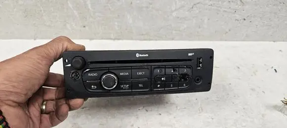 Opel Movano B Radio/CD/DVD/GPS head unit 281159782R A2C80382800
