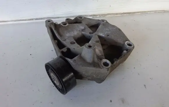 Opel Vectra C A/C compressor mount bracket 55187675