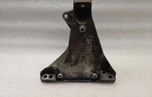 Audi A4 S4 B5 8D Engine mounting bracket 8D0199308F