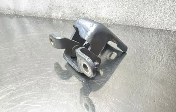 Opel Insignia A Rear door lower hinge A046574