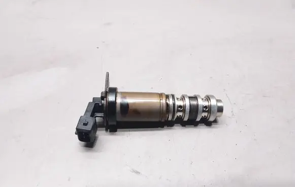 BMW 3 E90 E91 Camshaft vanos timing valve 7584115