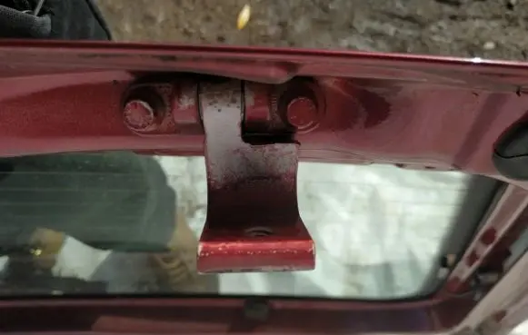 Volkswagen Golf III Tailgate/trunk/boot hinge