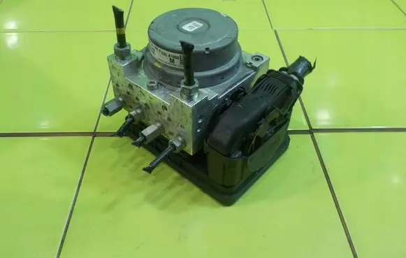Mazda 2 ABS Pump DA6M437A0A