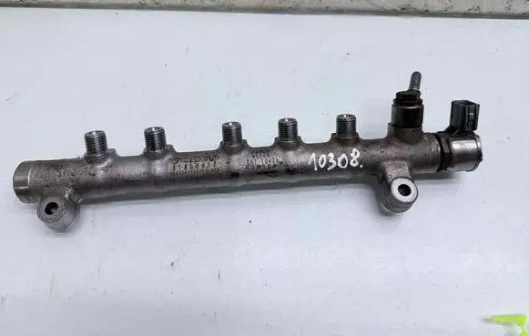 Volvo V40 Fuel main line pipe 31303612