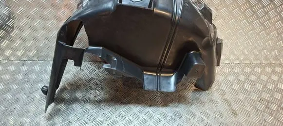 Rear arch fender liner splash guards