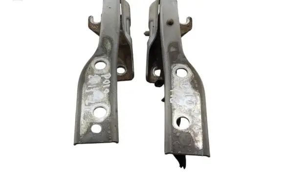 Engine bonnet/hood hinges