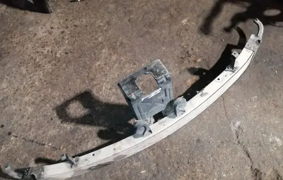 Mercedes-Benz R W251 Front bumper cross member 