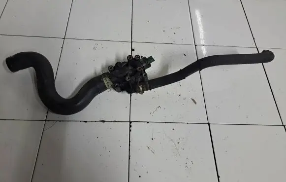 Peugeot 307 Thermostat housing 9647265980
