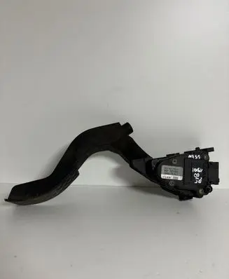 Volkswagen PASSAT B5 Accelerator throttle pedal 8D1721523 6PV00777007