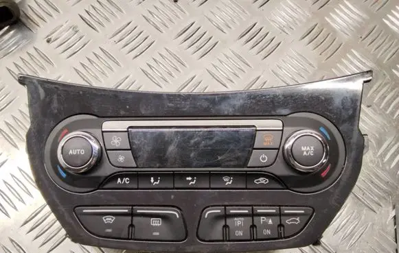 Ford Kuga II Climate control unit DV4T18C612AC WL0A19474