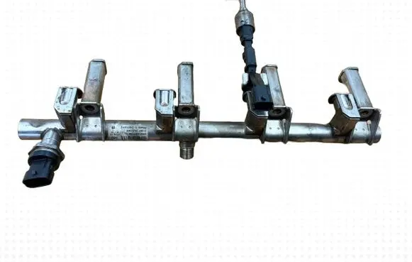 Ford Focus Fuel main line pipe BM5G9H487CA 0400427158 0261555065