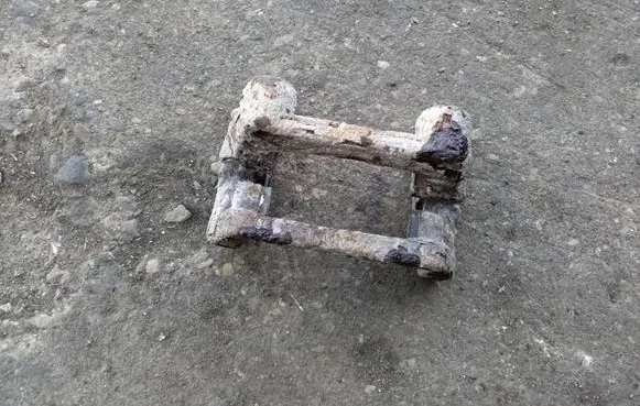 Opel Zafira A Brake caliper pad carrier rear 