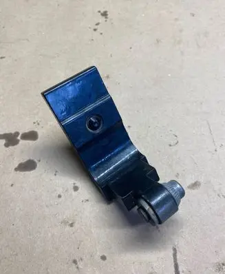 BMW 5 F10 F11 Rear door lower hinge 7185635 A046574