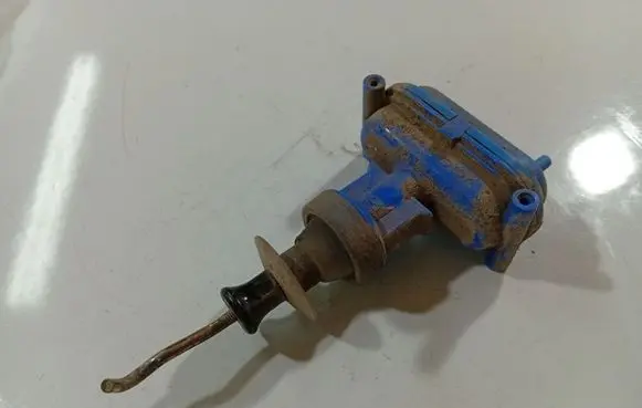 Audi 80 90 S2 B4 Central locking vacuum pump 893862153D