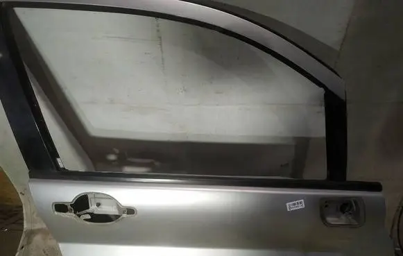 Mitsubishi Endeavor Front door glass trim molding 