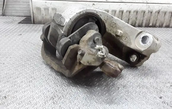 Honda Accord Engine mount bracket
