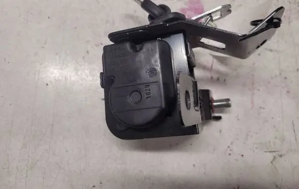 KIA Sorento Middle seatbelt (rear)