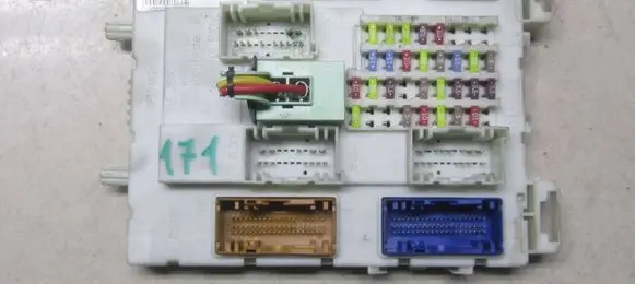 Ford Focus Fuse box set F1FT-14A073-DF