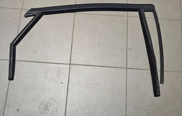 Ford Mondeo MK IV Rear door window/glass frame 