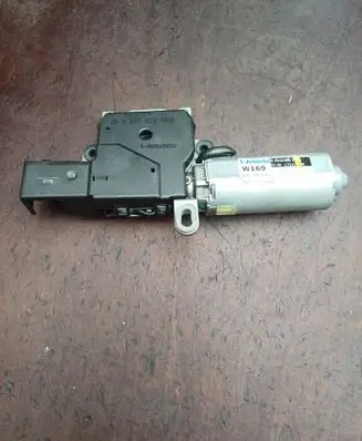 Mercedes-Benz B W245 Sunroof motor/actuator A1698202542 0390200003
