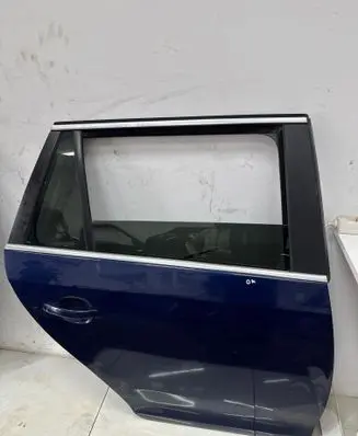 Volkswagen Golf V Rear door 