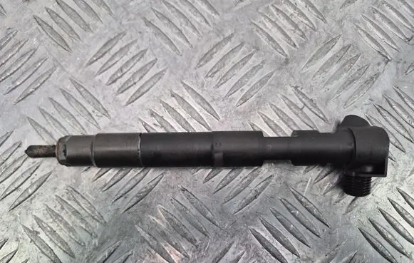 Mercedes-Benz C W204 Fuel injector A6510700587