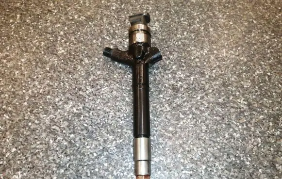 Toyota Avensis T250 Fuel injector 236700R160
