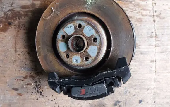 Audi TT TTS Mk2 Front wheel hub spindle knuckle 8J0