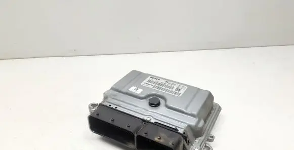 Volvo V70 Engine control unit/module 30743338 0261209108
